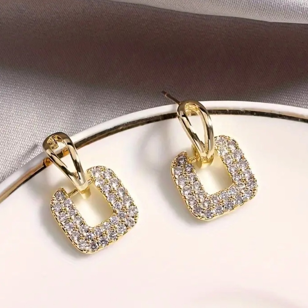 NEW Elegant Square Gold 18k Diamond Evening Hollow Geometrical Earrings